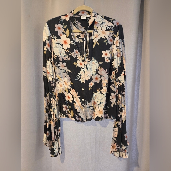 Somedays Lovin Floral Tie neck blouse - Picture 6 of 9